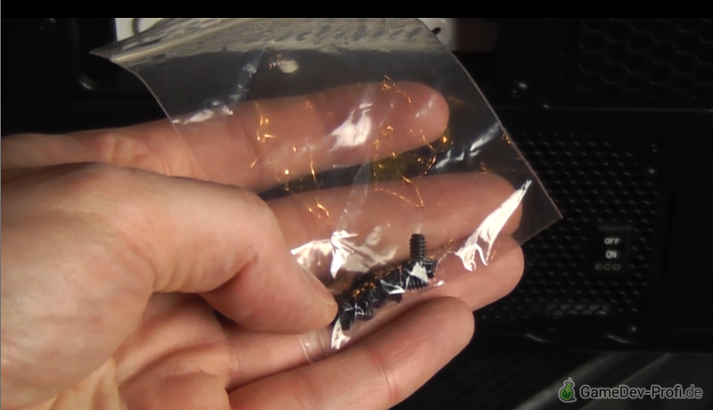 Die richtigen Schrauben sind sowohl beim Netzteil als auch beim Gehäuse dabei. Ich verwende die Schrauben aus dem Lieferumfang des Netzteils.