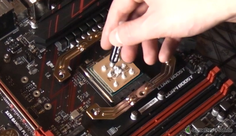 Auftragen der Wärmeleitpaste.