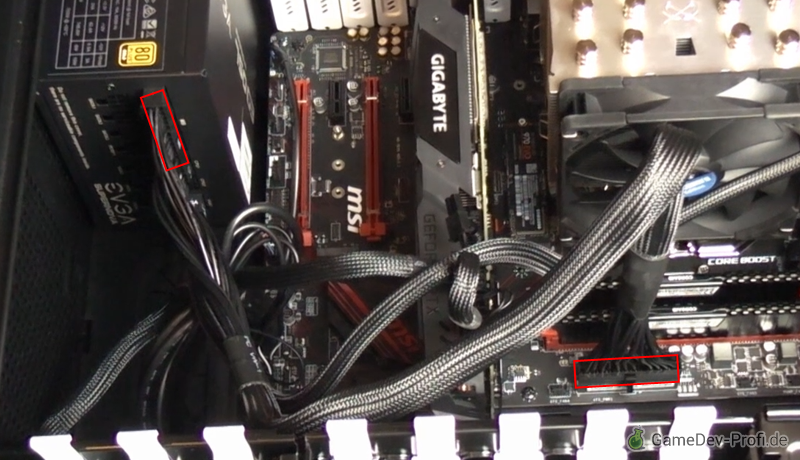 Verbinden von Netzteil und Motherboard mit dem "MB"-Kabel.