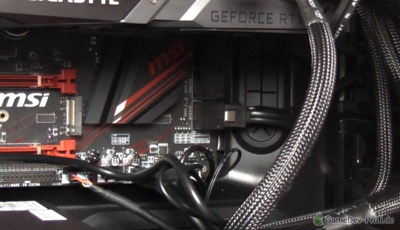 Der zweite SATA-Daten-Stecker wird auf den Steckplatz direkt vor/über dem vorherigen SATA-Stecker gesetzt.