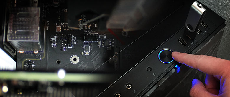 Rechner für Blender bauen – Teil 8 – Geräte anschließen und erster Start